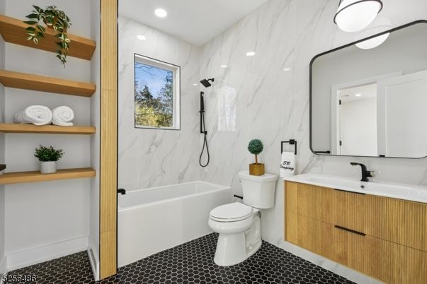 Bathroom, Interior, Marble Walls, Recessed Lighting