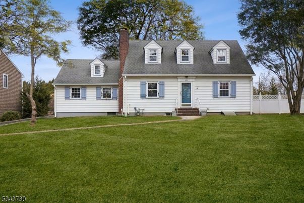 Exterior, Facade, Cape Cod