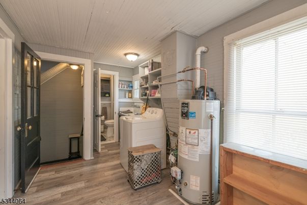 Interior, Washer, Wood Texture Flooring