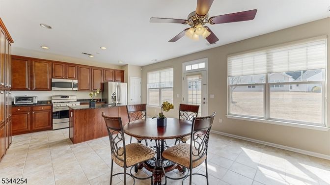 Dining room, Interior, Kitchen, Recessed Lighting, Stainless Steel Appliances