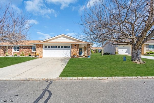 Attached, Exterior, Facade, Brick Facade, Ranch