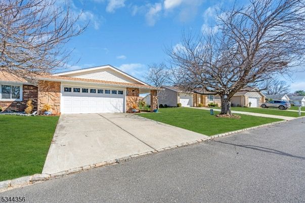 Attached, Exterior, Facade, Brick Facade, Ranch