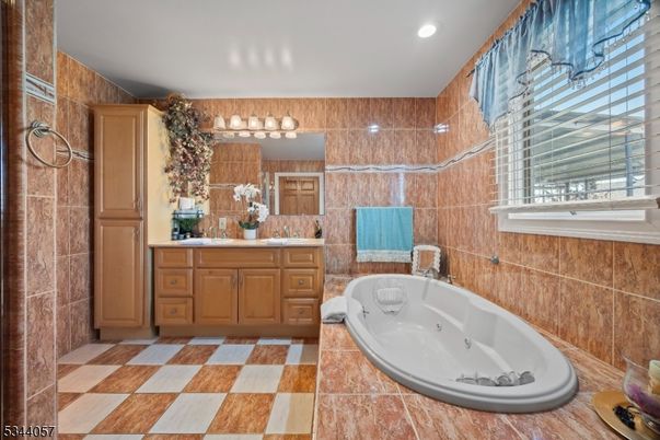 Bathroom, Interior, Recessed Lighting