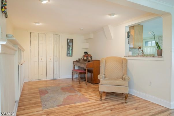 Interior, Piano, Recessed Lighting, Wood Texture Flooring