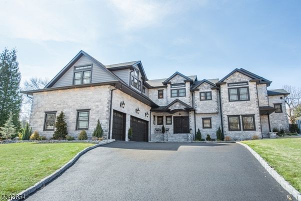 Attached, Exterior, Facade, Farmhouse