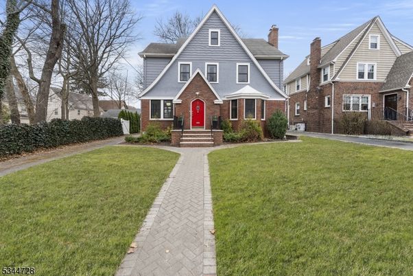 Exterior, Facade, Brick Facade, Queen Anne Victorian