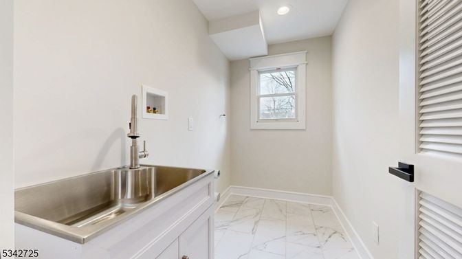 Bathroom, Interior, Marble, Recessed Lighting