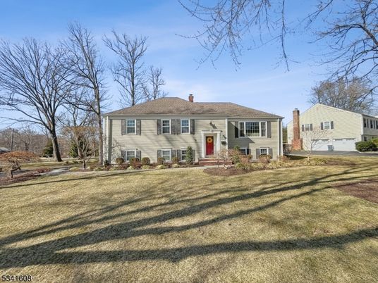 Backyard, Exterior, Facade, Split Level