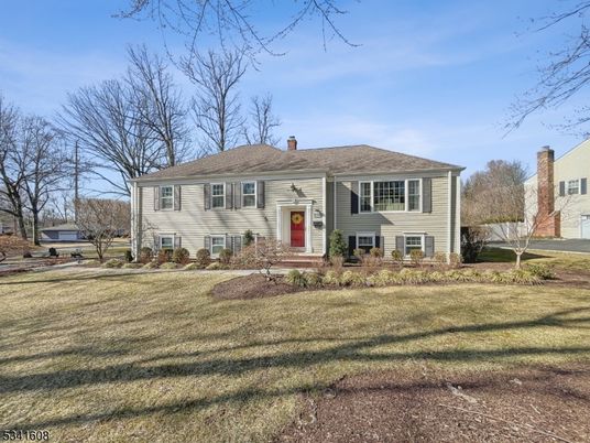 Backyard, Exterior, Facade, Raised Ranch
