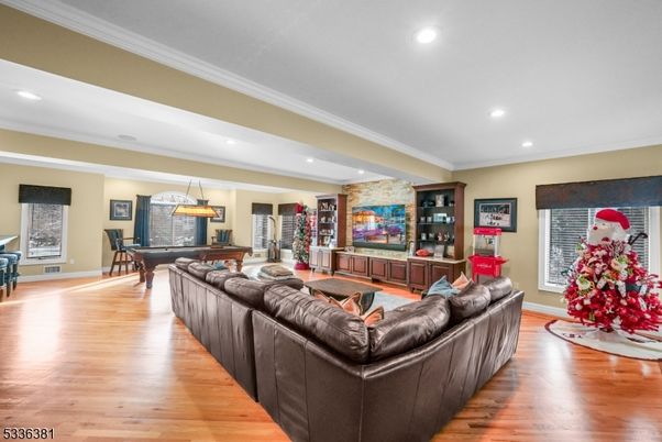 Interior, Living room, Pendant Lights, Piano, Recessed Lighting, Stone Walls, Wood Texture Flooring