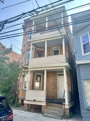Exterior, Facade, Brick Facade, Rowhouse