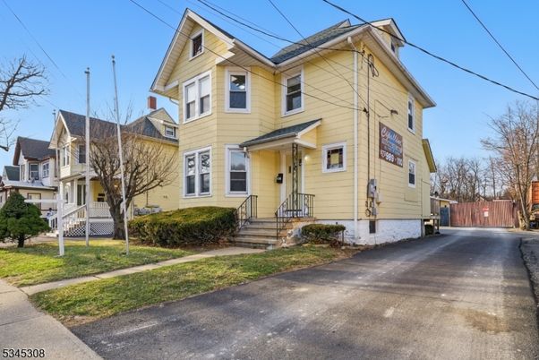 Exterior, Facade, Queen Anne Victorian
