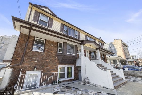 Exterior, Facade, Brick Facade, Rowhouse