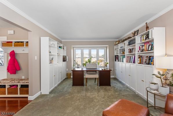 Home Office, Interior