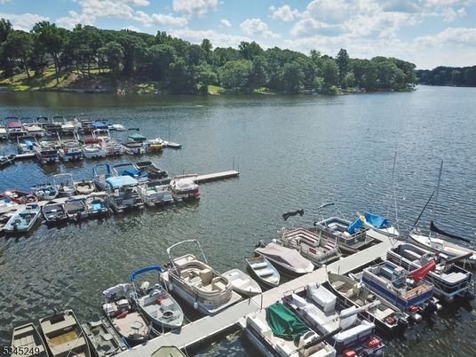 Exterior, Lake