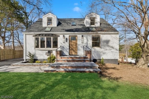 Exterior, Facade, Cape Cod