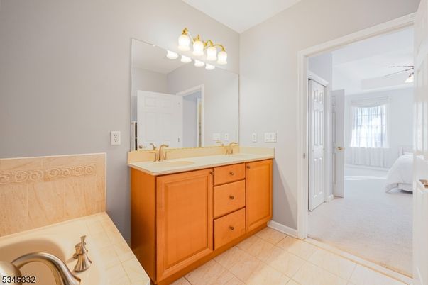Bathroom, Interior, Tile Countertops