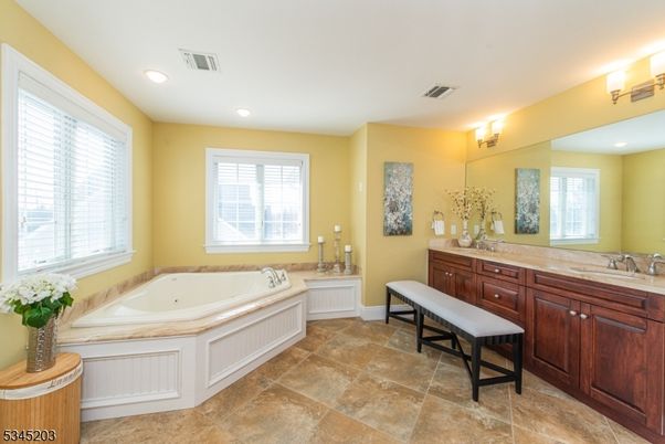 Bathroom, Dual Sink Vanities, Interior, Recessed Lighting