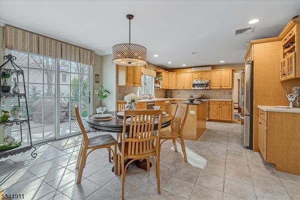 Dining room, Interior, Kitchen, Pendant Lights, Recessed Lighting, Stainless Steel Appliances