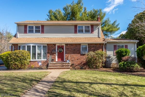 Exterior, Facade, Brick Facade, Split Level