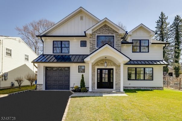 Attached, Exterior, Facade, Farmhouse