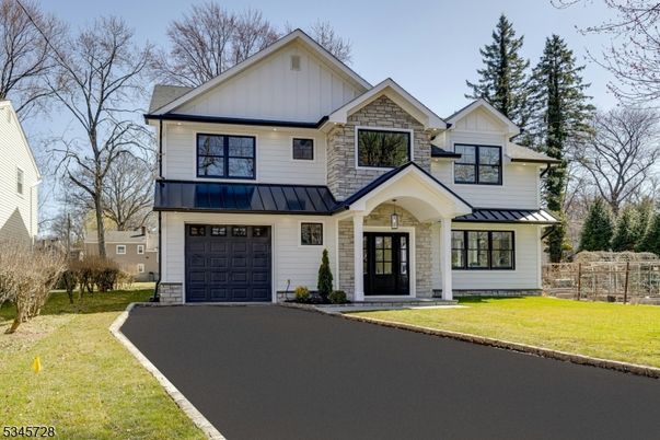 Attached, Exterior, Facade, Farmhouse
