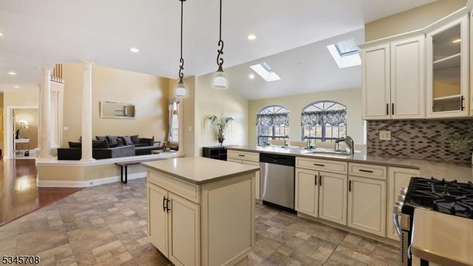 Interior, Kitchen, Living room, Pendant Lights, Recessed Lighting, Stainless Steel Appliances