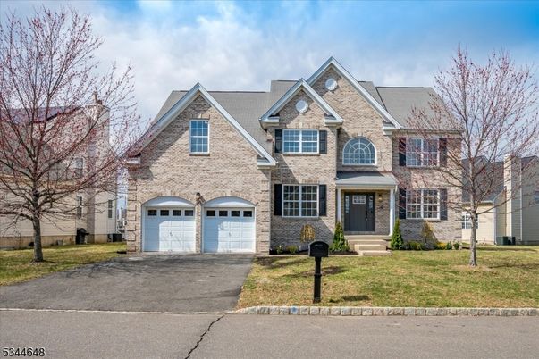 Attached, Exterior, Facade, Brick Traditional