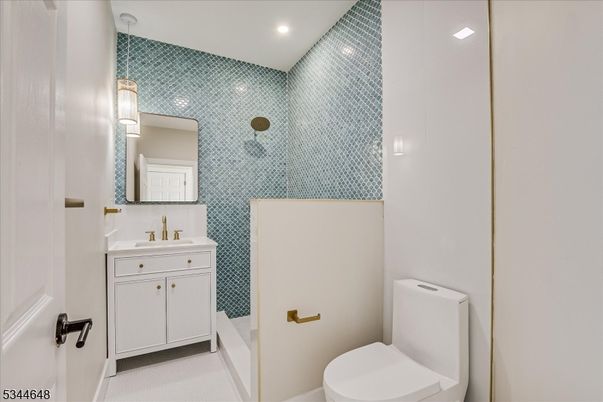 Bathroom, Interior, Recessed Lighting