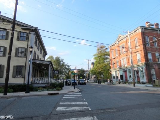 Exterior, Facade, Rowhouse
