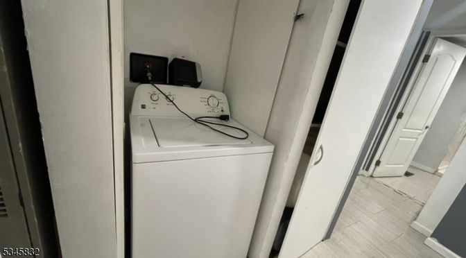 Interior, Utility Closets, Washer, Wood Texture Flooring