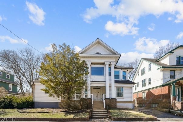 Exterior, Facade, Queen Anne Victorian