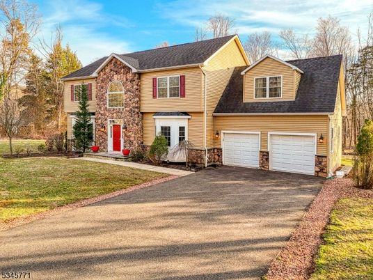 Attached, Exterior, Facade, Raised Ranch