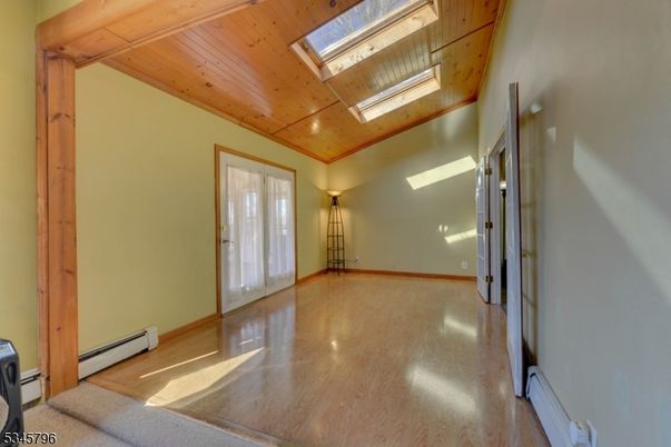 Empty room, Interior, Wooden Ceilings