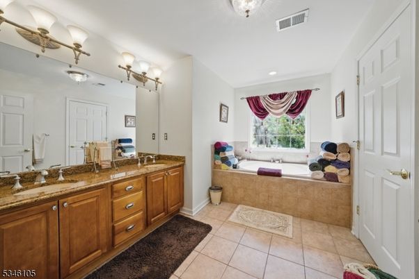 Bathroom, Dual Sink Vanities, Interior, Recessed Lighting