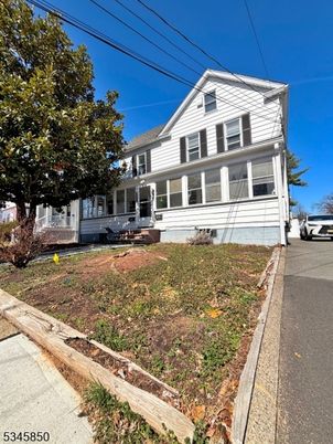 Exterior, Facade, Queen Anne Victorian