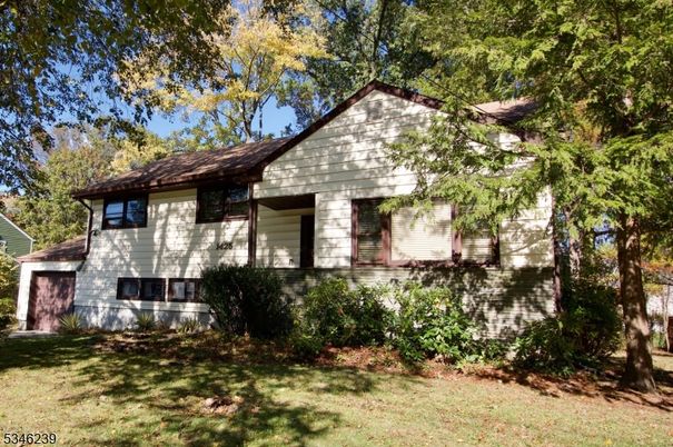 Backyard, Exterior, Facade, Split Level