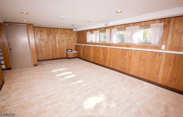 Empty room, Interior, Recessed Lighting, Wooden Walls