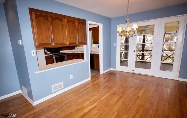 Chandelier, Interior, Kitchen, Wood Texture Flooring