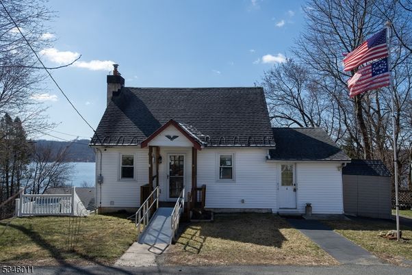 Exterior, Facade, Cape Cod