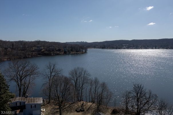 Exterior, Lake