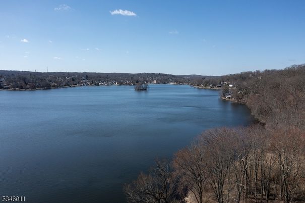 Exterior, Lake