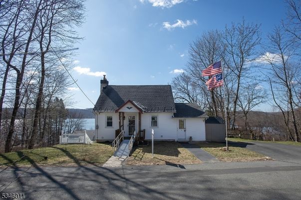 Exterior, Facade, Cape Cod