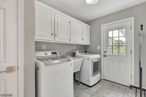 Interior, Washer, Wood Texture Flooring