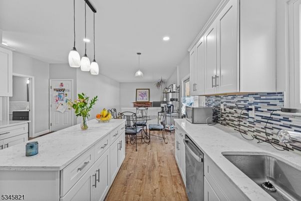 Dining room, Interior, Kitchen, Pendant Lights, Recessed Lighting, Wood Texture Flooring