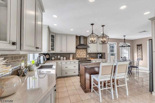 Dining room, Interior, Kitchen, Pendant Lights, Recessed Lighting, Stainless Steel Appliances