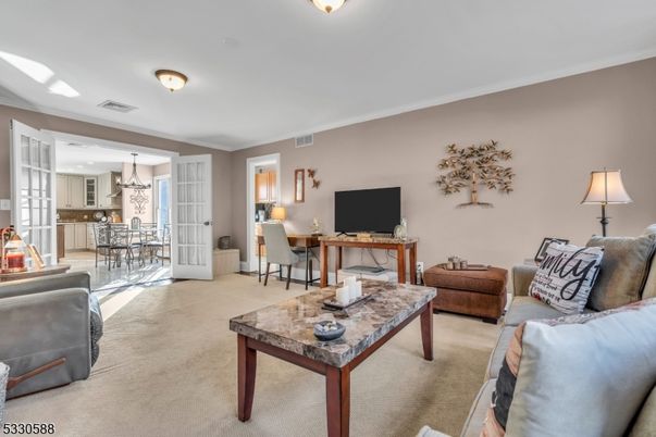 Chandelier, Dining room, Interior, Kitchen, Living room