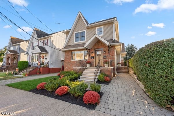 Exterior, Facade, Brick Facade, Queen Anne Victorian