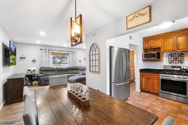 Interior, Kitchen, Living room, Pendant Lights, Recessed Lighting, Stainless Steel Appliances