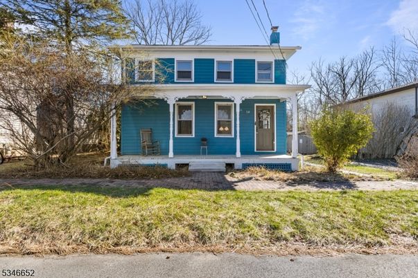 Exterior, Facade, American Foursquare